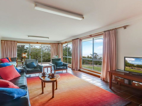 Captain's Lookout - Elevated Ocean Views, Rural Stay - Hotel Accommodation 3