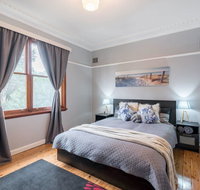 Carramar CozyHome 1minStation 5Bdrms1.5bathSleeps8 - Hotel Accommodation