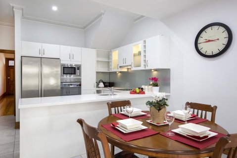Carrington Charm - CBD - WiFi - Parking - Hotel Accommodation 3