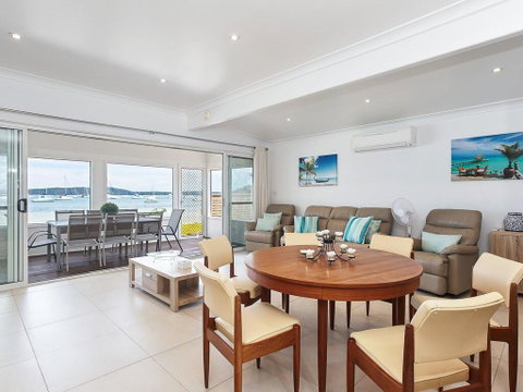 Casa Martins', 219 Foreshore Drive - Absolute Waterfront House - Hotel Accommodation 2