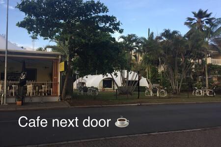 Casablanca Dome Trinity Beach - Hotel Accommodation 1