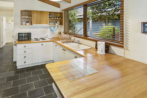 Cedar Cottage - Close To Water And Pet Friendly - Hotel Accommodation 0