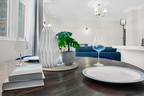 Central Apartment With Spacious Living And Dining - Hotel Accommodation 1