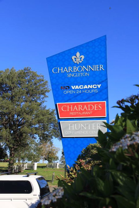 Charbonnier Motor Inn - Hotel Accommodation 3