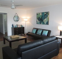 Charming Beach House - Hotel Accommodation