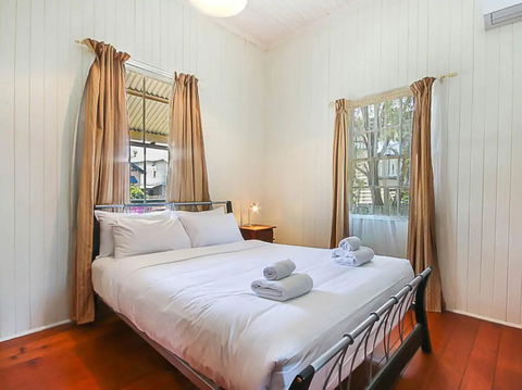 Charming Characterful Rustic-style Home Near The Gabba - Hotel Accommodation 2