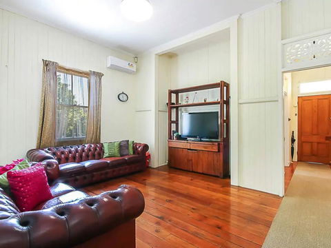 Charming Characterful Rustic-style Home Near The Gabba - Hotel Accommodation 0