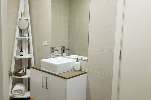 CHELSEA Family Home Close To Beach & Shops - Hotel Accommodation 1