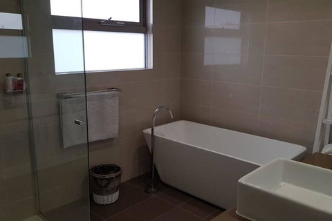 CHELSEA Family Home Close To Beach & Shops - Hotel Accommodation 2