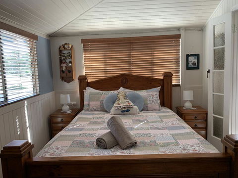 Cherry Blossom Cottage - Hotel Accommodation 2