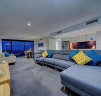 Circle on Cavill 37th Floor Ocean and River Views - Hotel Accommodation