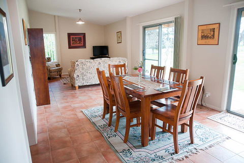 Clarendon Chalets - Hotel Accommodation 3