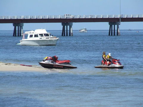 Close To Water, Restaurants And Clubs, Toorbul St, Bongaree - Hotel Accommodation 2