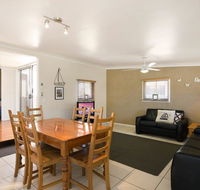 Close to Water Restaurants and Clubs Toorbul St Bongaree - Hotel Accommodation