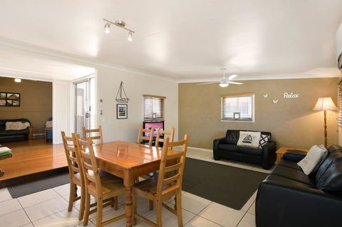 Close To Water, Restaurants And Clubs, Toorbul St, Bongaree - Hotel Accommodation 0