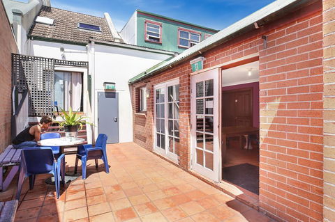 Clover Free Car Parking Hostel - Hotel Accommodation 0