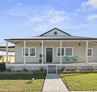 Cloverdale Cottage - Hotel Accommodation