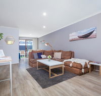 Coastal convenience Walk to the shops  cafes... - Hotel Accommodation