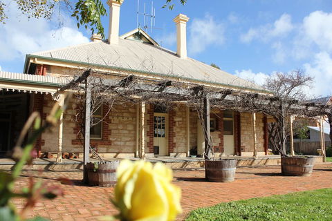 Cockburn House - Hotel Accommodation 1