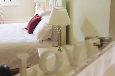 Cockburn House - Hotel Accommodation 2