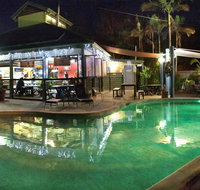 Colonial Village Cabins Camping  Tours - Hervey Bay YHA - Hotel Accommodation