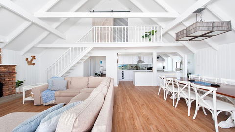 Combined Kingsley Beach House - Hotel Accommodation 2