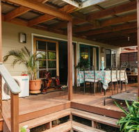 Comfortable Outdoor Entertaining Lake Walks - Hotel Accommodation