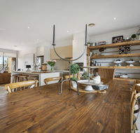 Comfy Coast Drive Condo - Hotel Accommodation