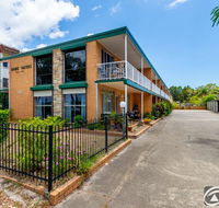 Comfy Ground Floor Unit opposite waterfront Welsby Pde Bongaree - Hotel Accommodation