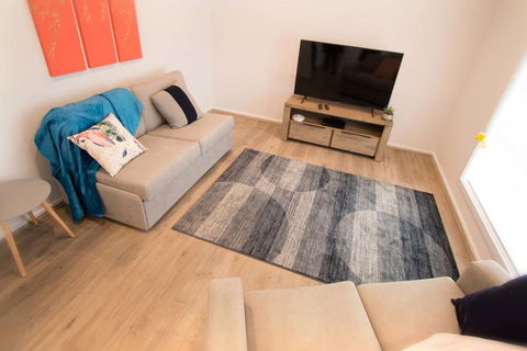 Contemporary Esprit With River Reserve Access - Hotel Accommodation 2