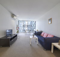 Convenient  Modern 1 Bed Apartment Docklands - Hotel Accommodation