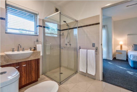 Cooinda Gardens 6 On Hamilton Island - Hotel Accommodation 3