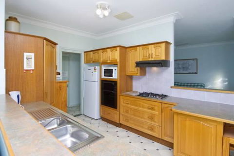 Cook St 4 - Salamander Bay - Hotel Accommodation 3