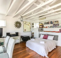 Cool Architect-Designed Studio Close To CBD - Hotel Accommodation