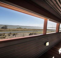 Coorong Aurora - breathtaking waterfront escape - Hotel Accommodation