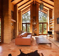 Corymbia Cottage - unique quirky private a guest favourite - Hotel Accommodation