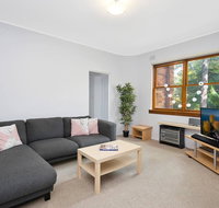 Cosy 2BR plus Parking in Nth Sydney - Hotel Accommodation
