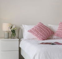 Cosy 3BR Penthouse close to Westfield and Train - Hotel Accommodation