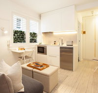 Cosy Flat in Art Deco Building Minutes From City - Hotel Accommodation