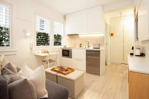 Cosy Flat In Art Deco Building Minutes From City - Hotel Accommodation 0