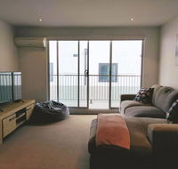 Cosy Modern Apartment in Brunswick - Hotel Accommodation