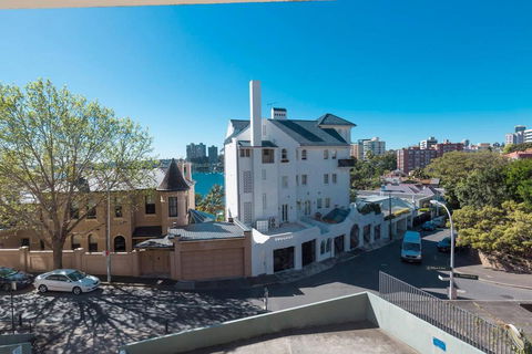 Couple's Gateway In Sunny Elizabeth Bay - Hotel Accommodation 3