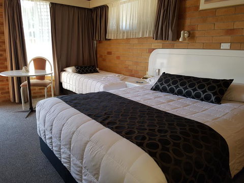 Cousins Motor Inn - Hotel Accommodation 1