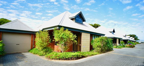 Cowrie Chalet - Hotel Accommodation 0