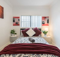 Cozy Duplex Home 3 Bdrms 1 Bath Sleeps 6 - Hotel Accommodation