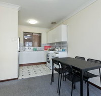 Cozy South Perth Unit next to Perth Zoo - Hotel Accommodation