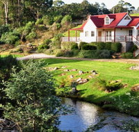 Crabtree Riverfront Cottages - Hotel Accommodation