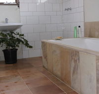 Creative 3D sculpture share - Hotel Accommodation