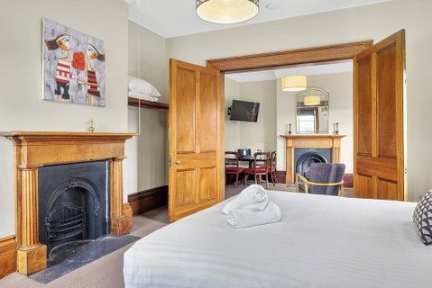 Cromwell Apartment - 3 Red Doors Battery Point - Hotel Accommodation 3