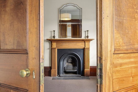 Cromwell Apartment - 3 Red Doors Battery Point - Hotel Accommodation 2